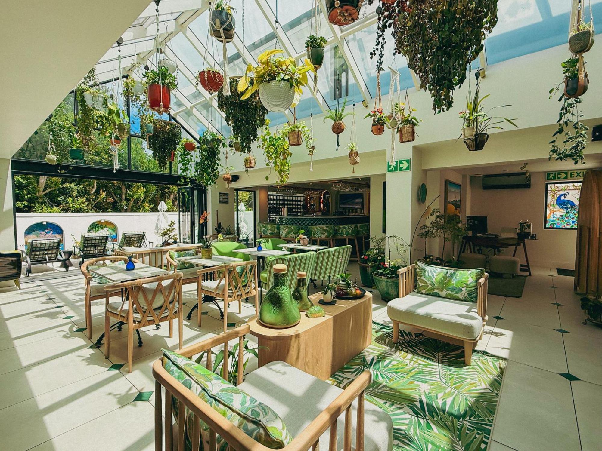 Le Petit Manoir Boutique Hotel Franschhoek Exterior photo