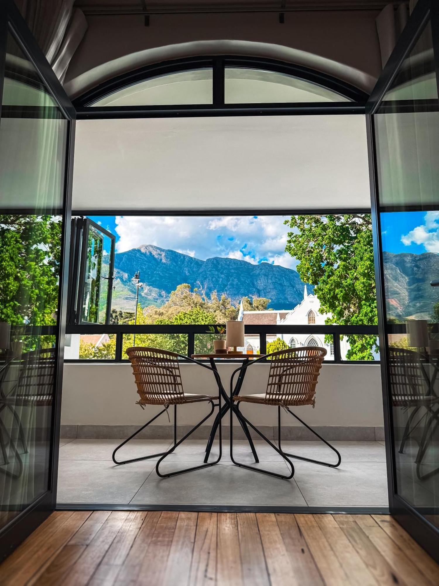 Le Petit Manoir Boutique Hotel Franschhoek Exterior photo